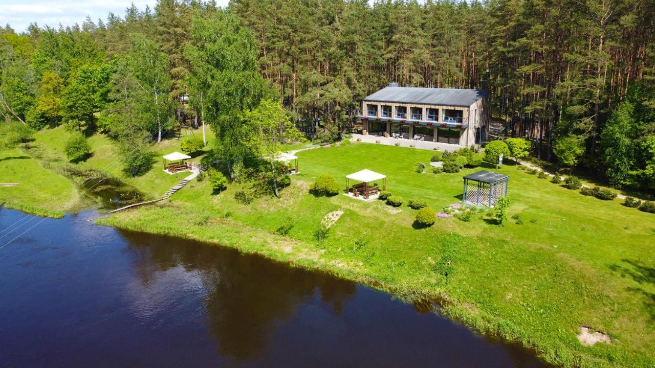 Pusu Takas Hotel Andrioniškis Kültér fotó