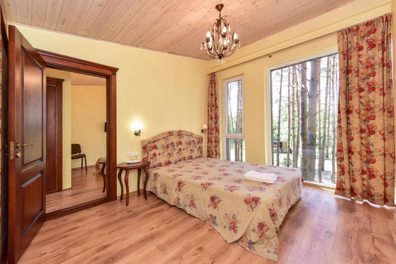 Pusu Takas Hotel Andrioniškis Kültér fotó