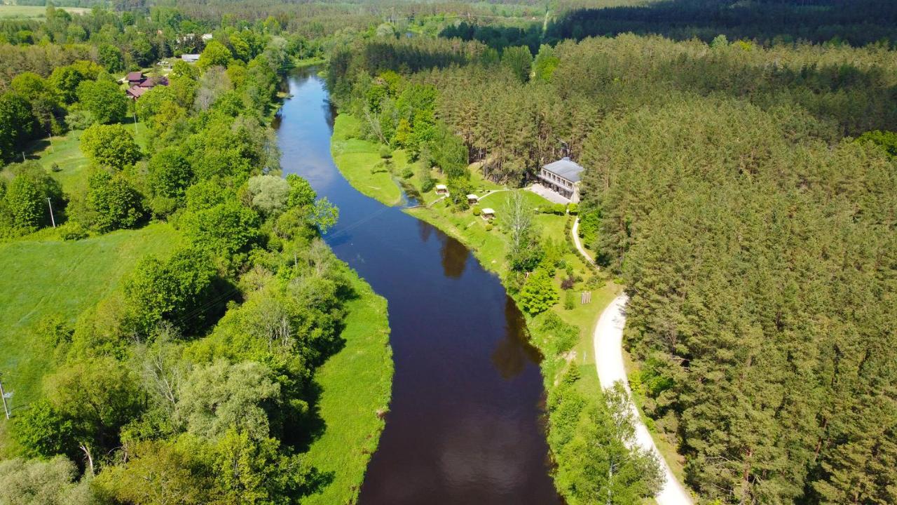 Pusu Takas Hotel Andrioniškis Kültér fotó