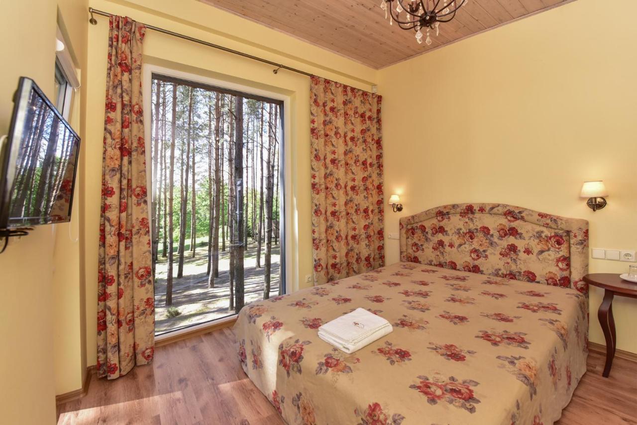 Pusu Takas Hotel Andrioniškis Kültér fotó