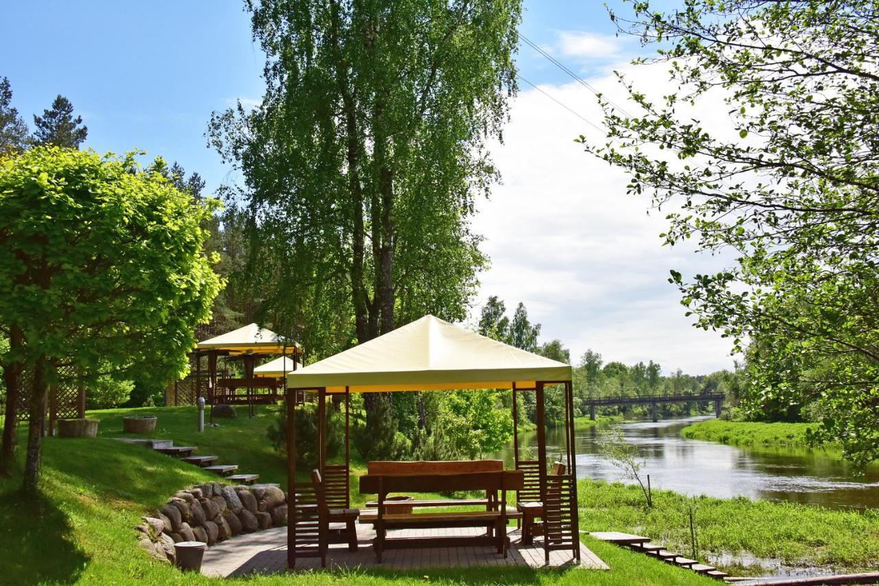Pusu Takas Hotel Andrioniškis Kültér fotó